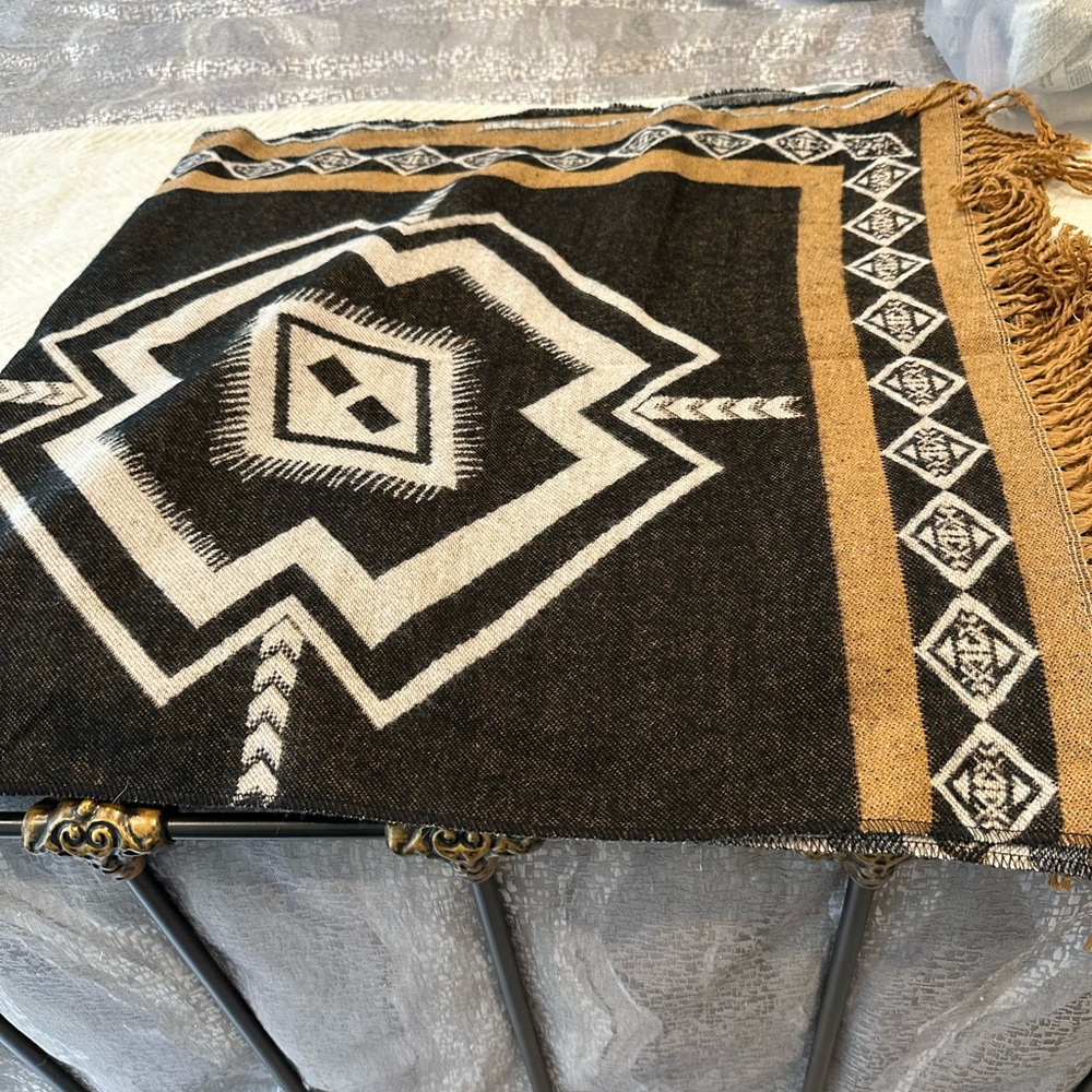 Elegant Black and Tan Geometric Poncho